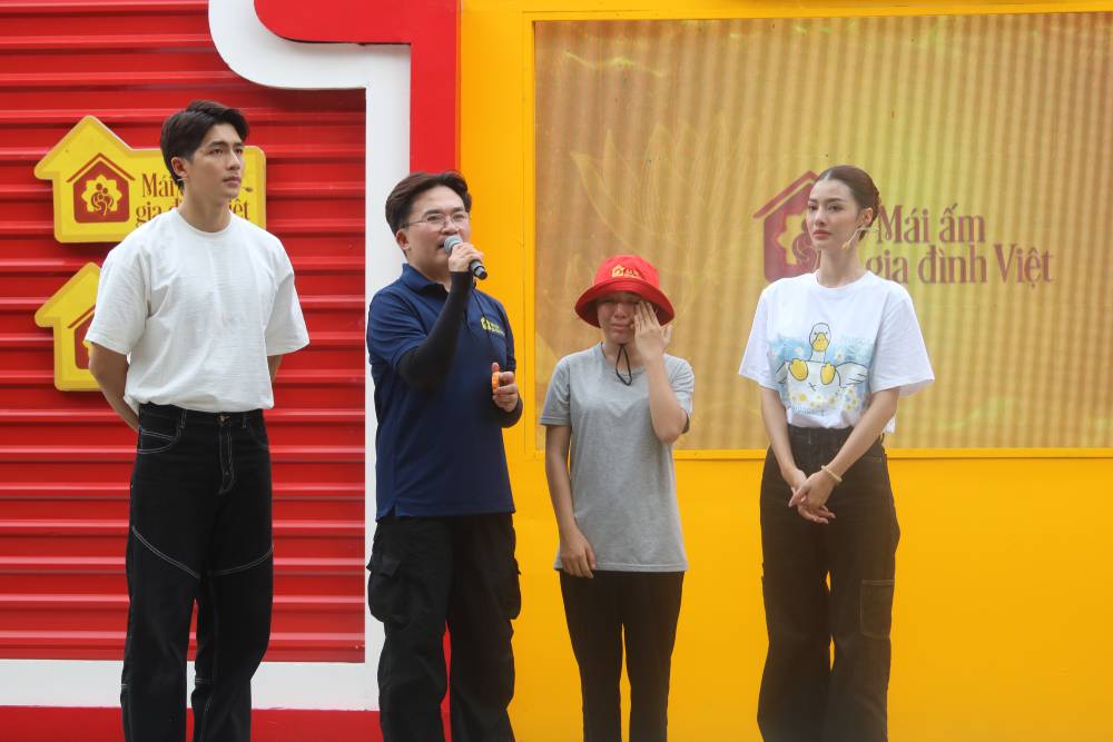 "Mái ấm gia đình Việt": Gần 800 triệu đồng được trao trong ngày ghi hình đầu tiên tại Đà Nẵng