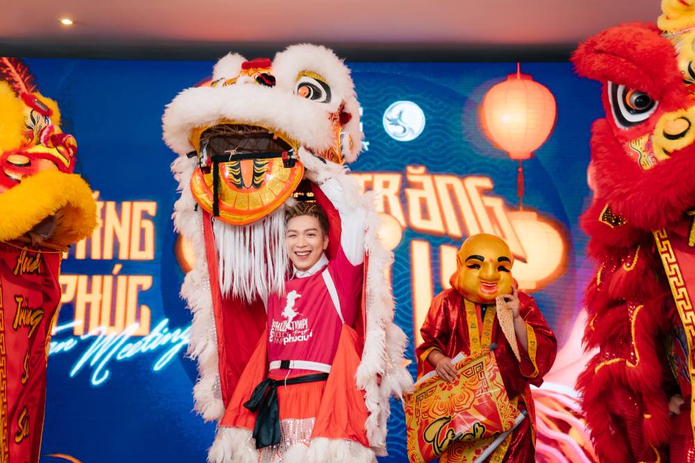 Tăng Phúc mang cả không gian văn hóa Trung thu vào "Hội trăng Hải Ly"