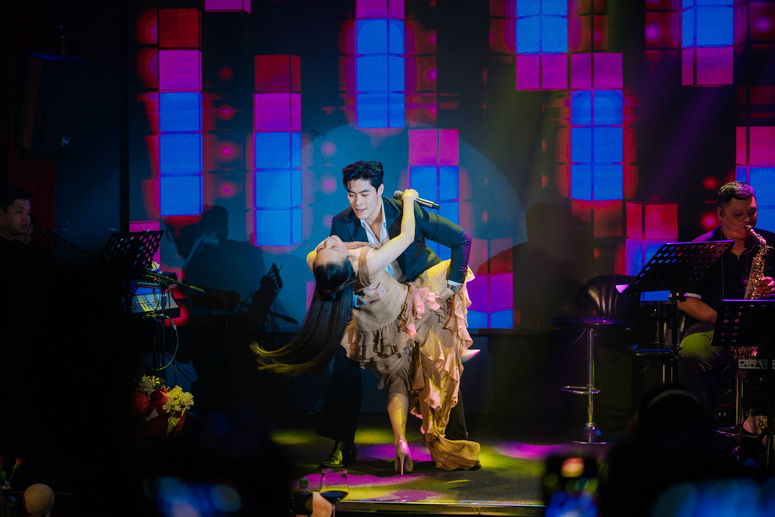 MC - Ca sĩ Hoài Trinh tổ chức minishow “Son” mừng sinh nhật
