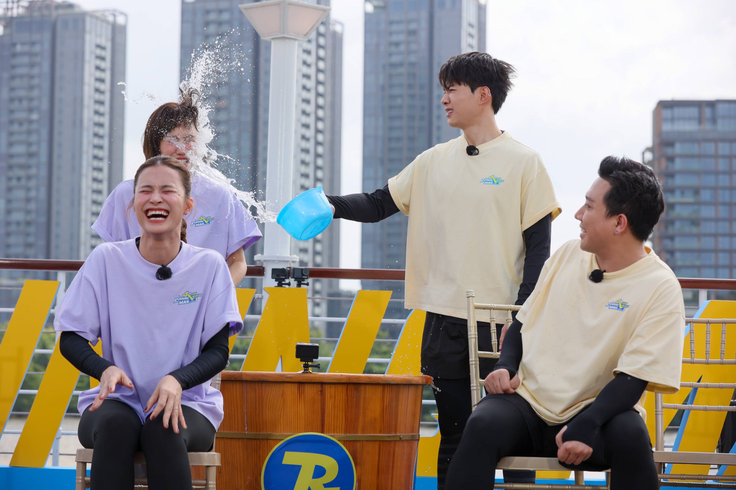 Vợ chồng Anh Tú Atus và Diệu Nhi "tương tàn" tại Running Man Vietnam mùa 3