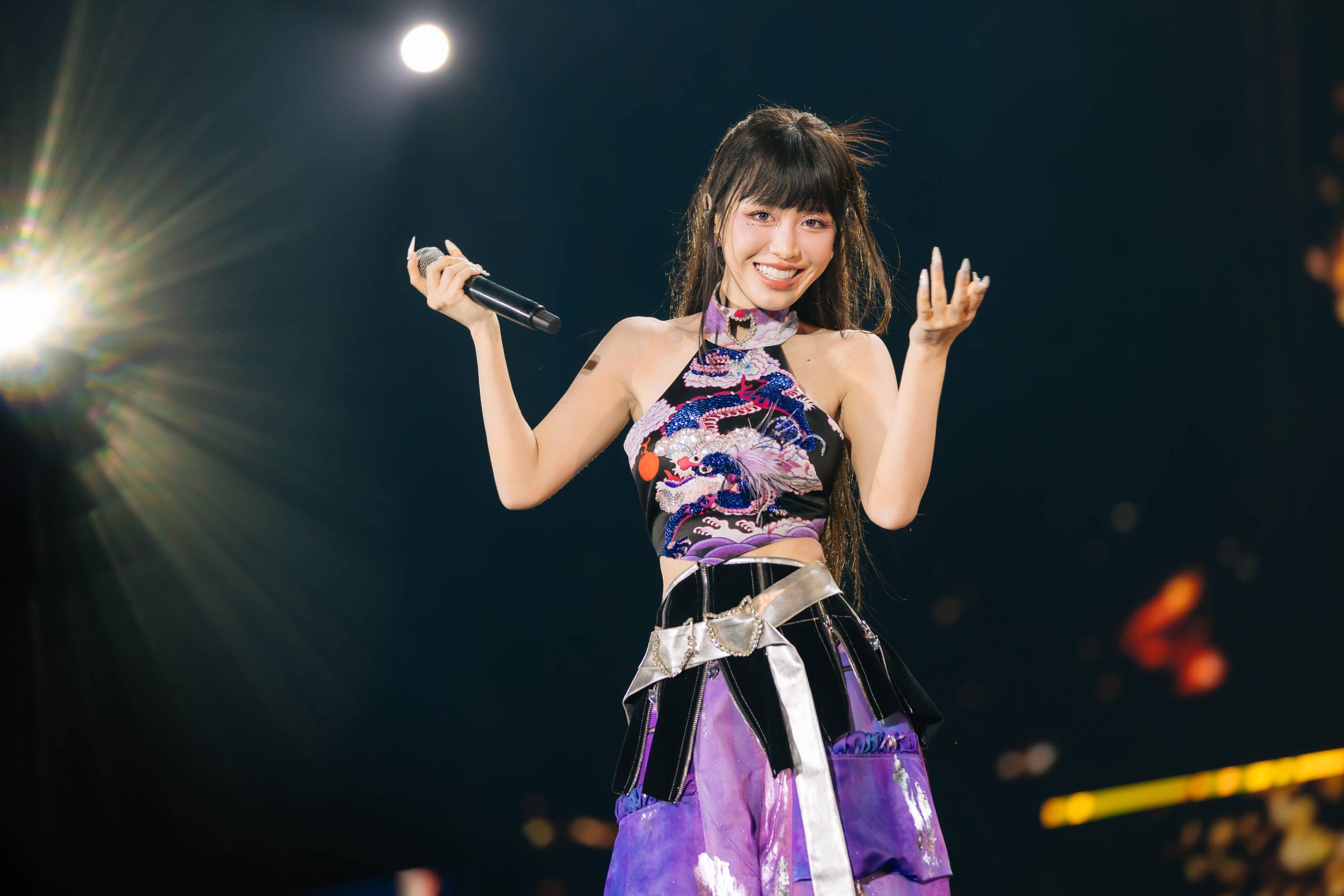 Han Sara vỡ òa hạnh phúc khi có tên tranh giải Thương hiệu hàng đầu Hàn Quốc 2026