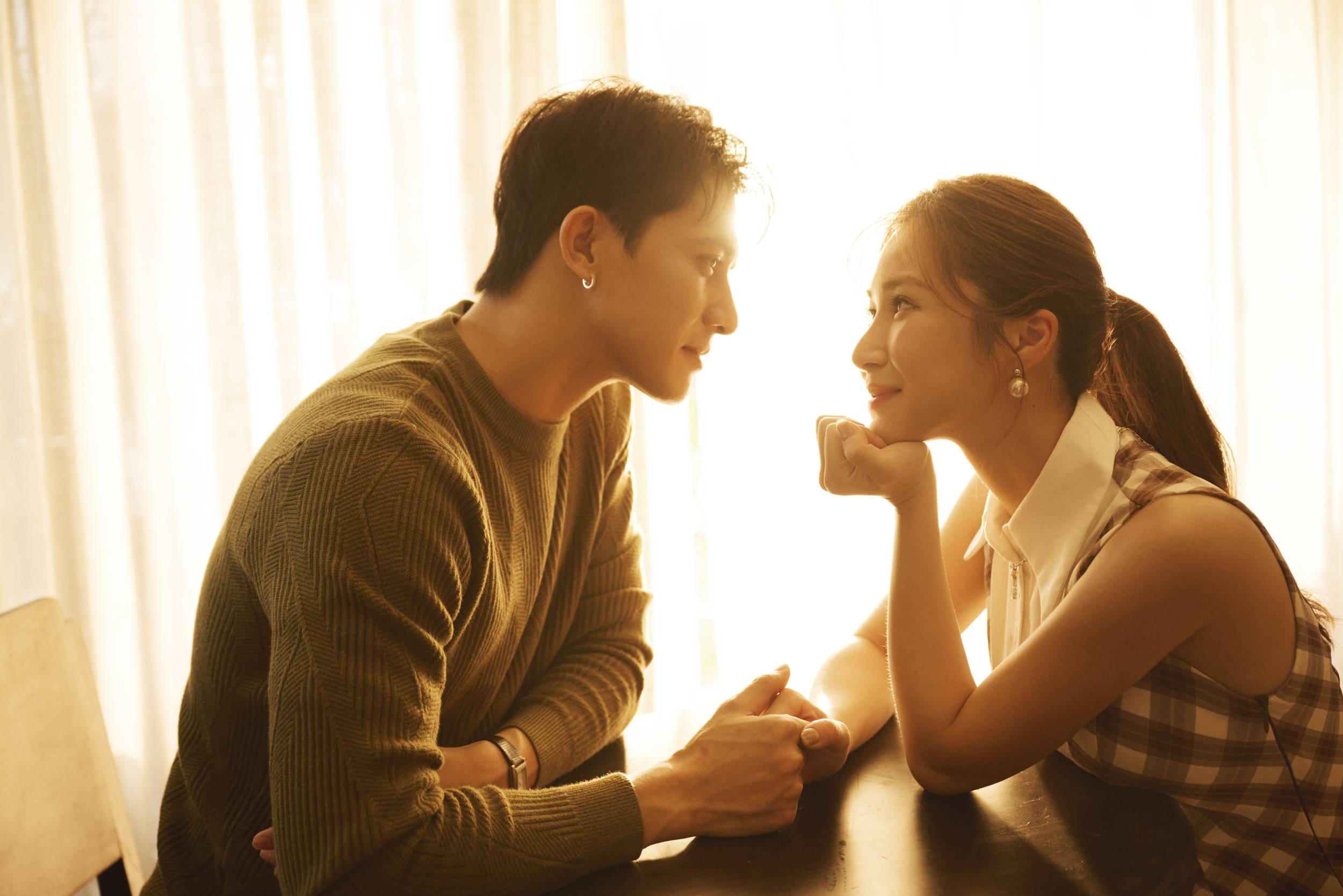 Hương Tràm quay trở lại đường đua V-Pop bằng sở trường của mình