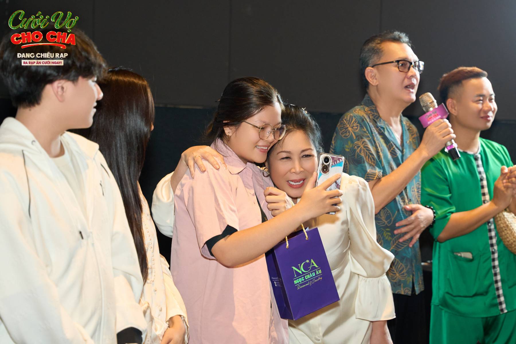 Khán giả bật khóc vì ông Sáu Sếu trong "Cưới vợ cho cha"