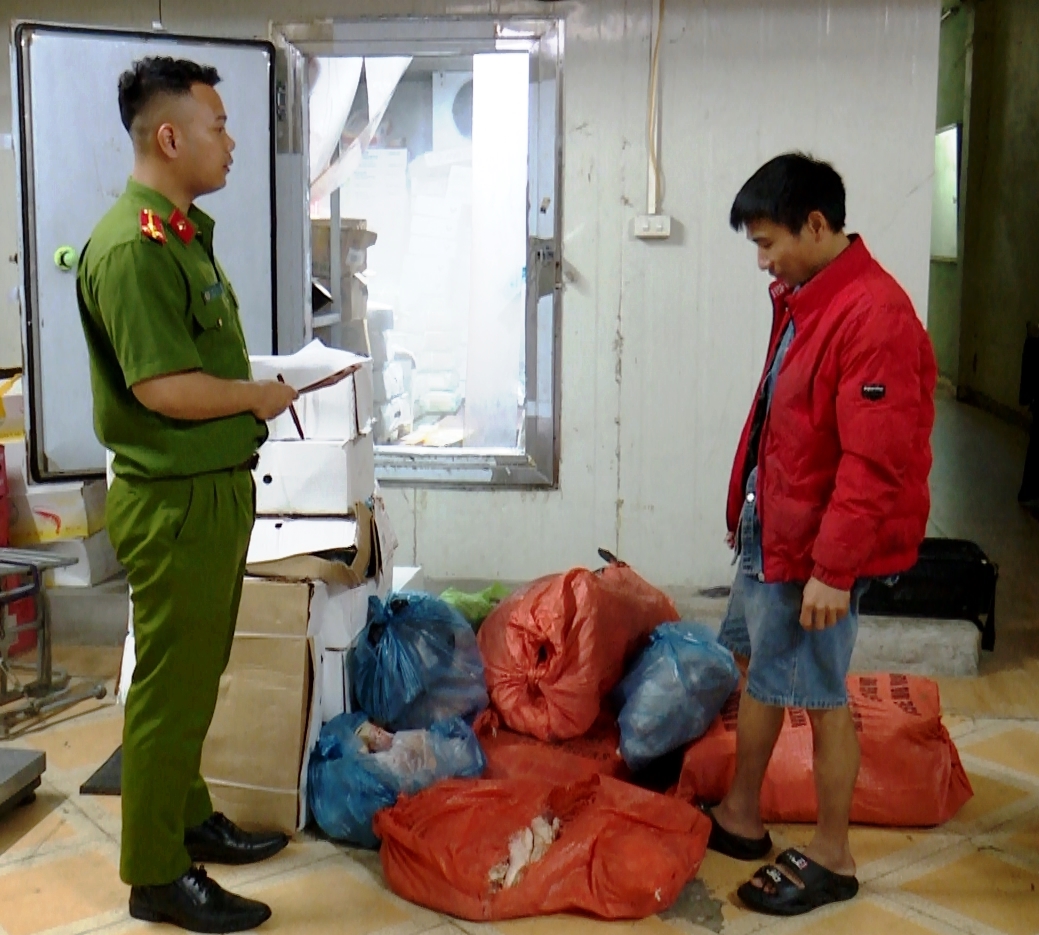 Đột kích kho lạnh chứa gần 6,5 tấn thực phẩm không có hóa đơn, nguồn gốc