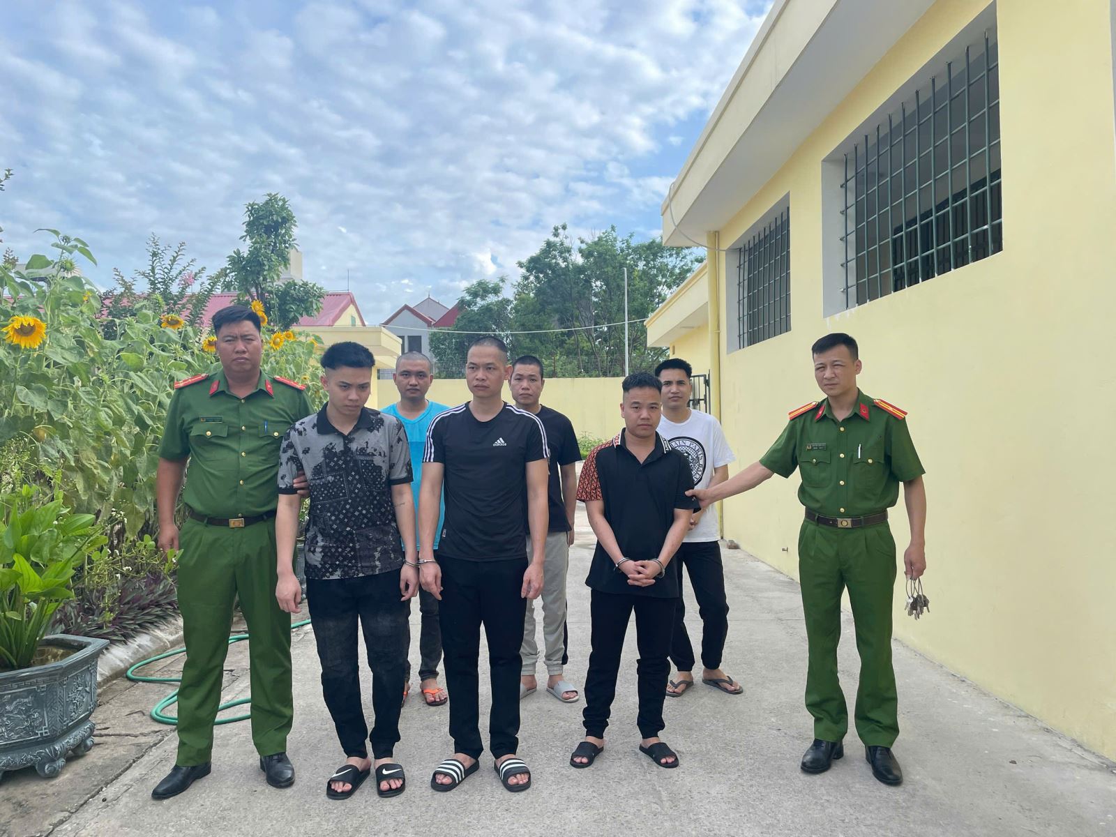 Vận hành cổng trung gian thanh toán trái phép để tổ chức đánh bạc, truyền bá văn hoá phẩm đồi trụy