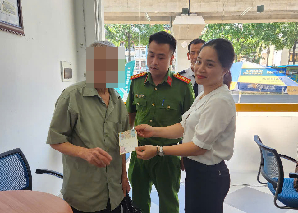 Công an phường và nhân viên Ngân hàng BP Bank kịp thời ngăn chặn vụ lừa đảo chiếm đoạt 250 triệu đồng