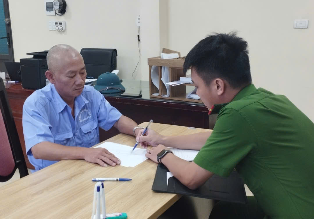 Tài xế xe buýt đi không đúng phần đường gây tai nạn khiến đôi vợ chồng tử vong
