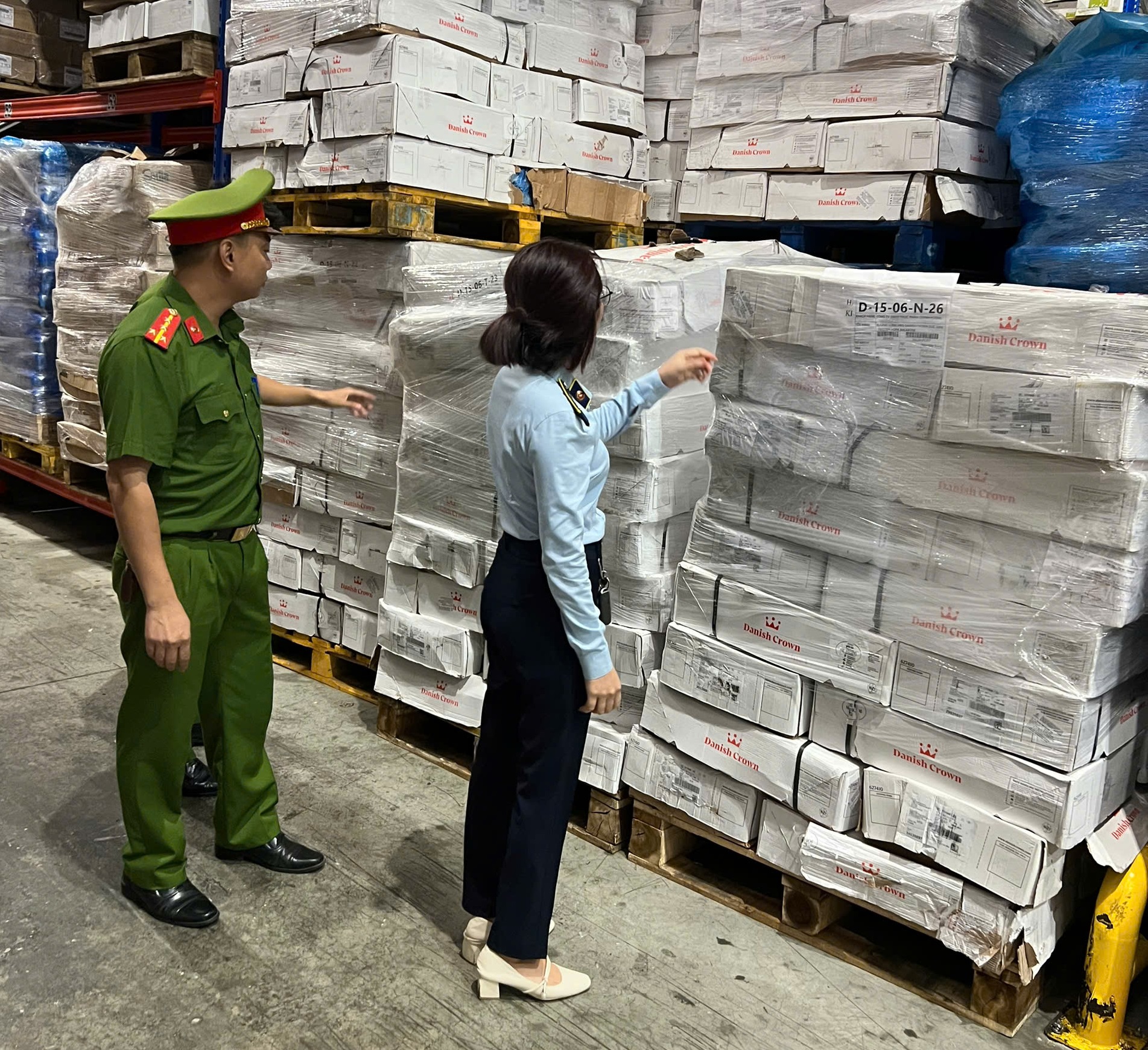 Phát hiện kho chứa gần 16 tấn xương lợn đã hết hạn sử dụng 18 tháng