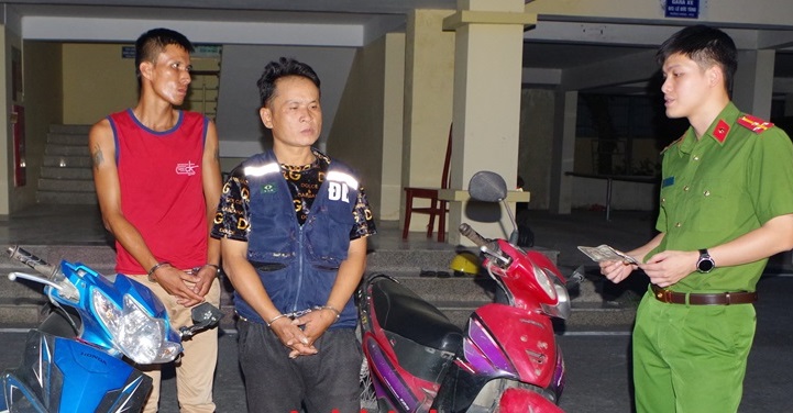 Bộ đôi nhiều tiền án, tiền sự rủ nhau trộm cắp xe máy