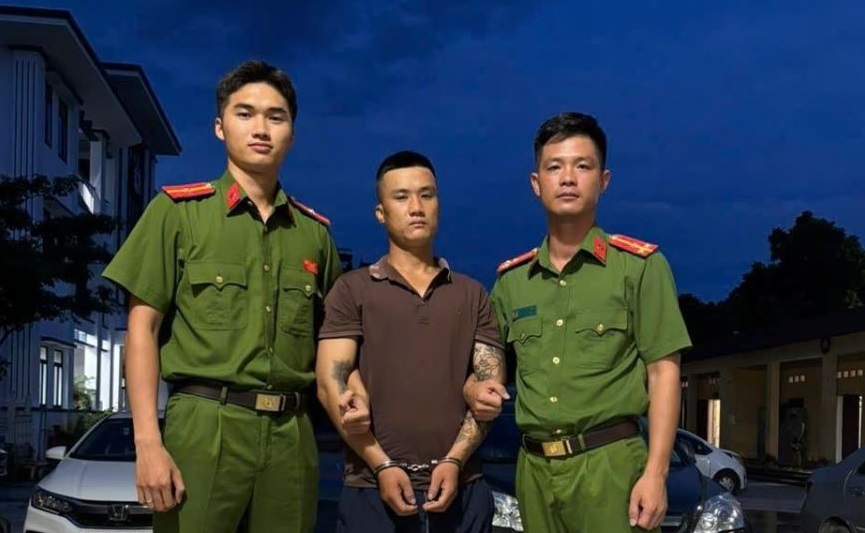 Nam thanh niên cướp giật điện thoại của bé trai