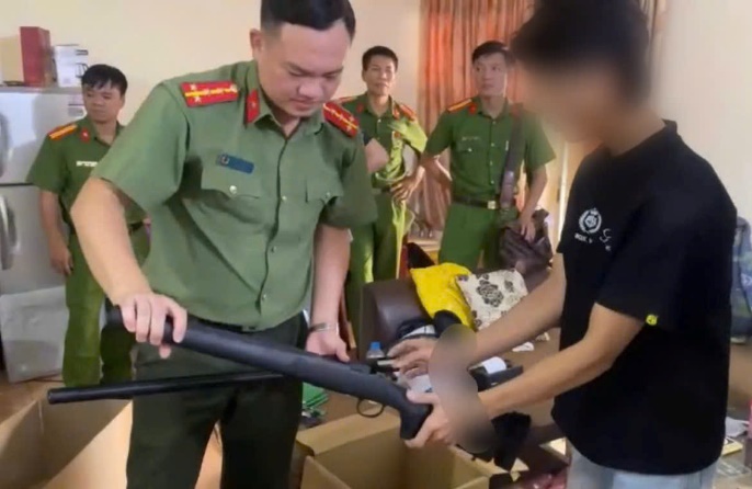 Công an Hà Nội phát hiện đối tượng rao bán súng bắn bi nguy hiểm trên YouTube