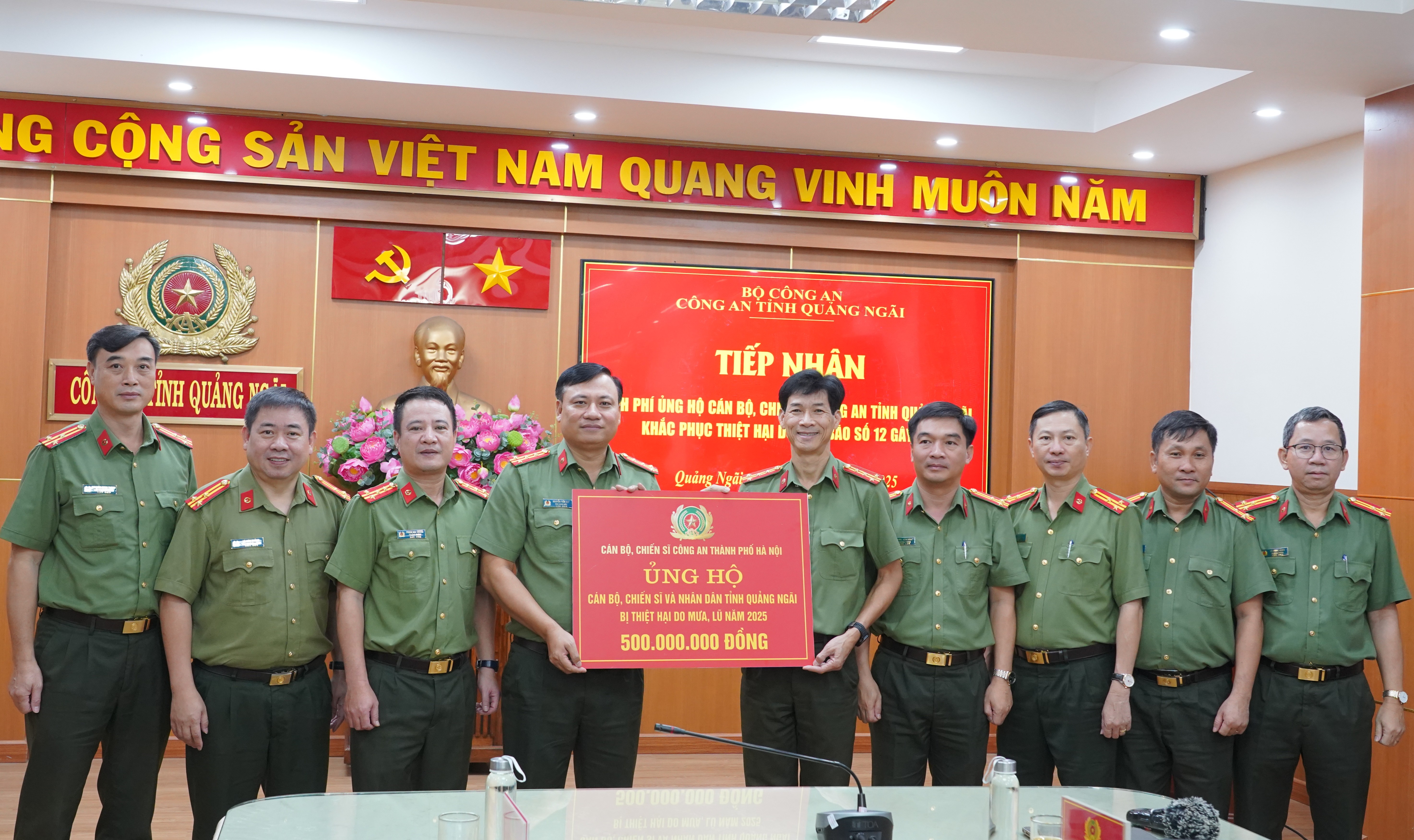 Nghĩa tình Công an Thủ đô với khúc ruột miền Trung