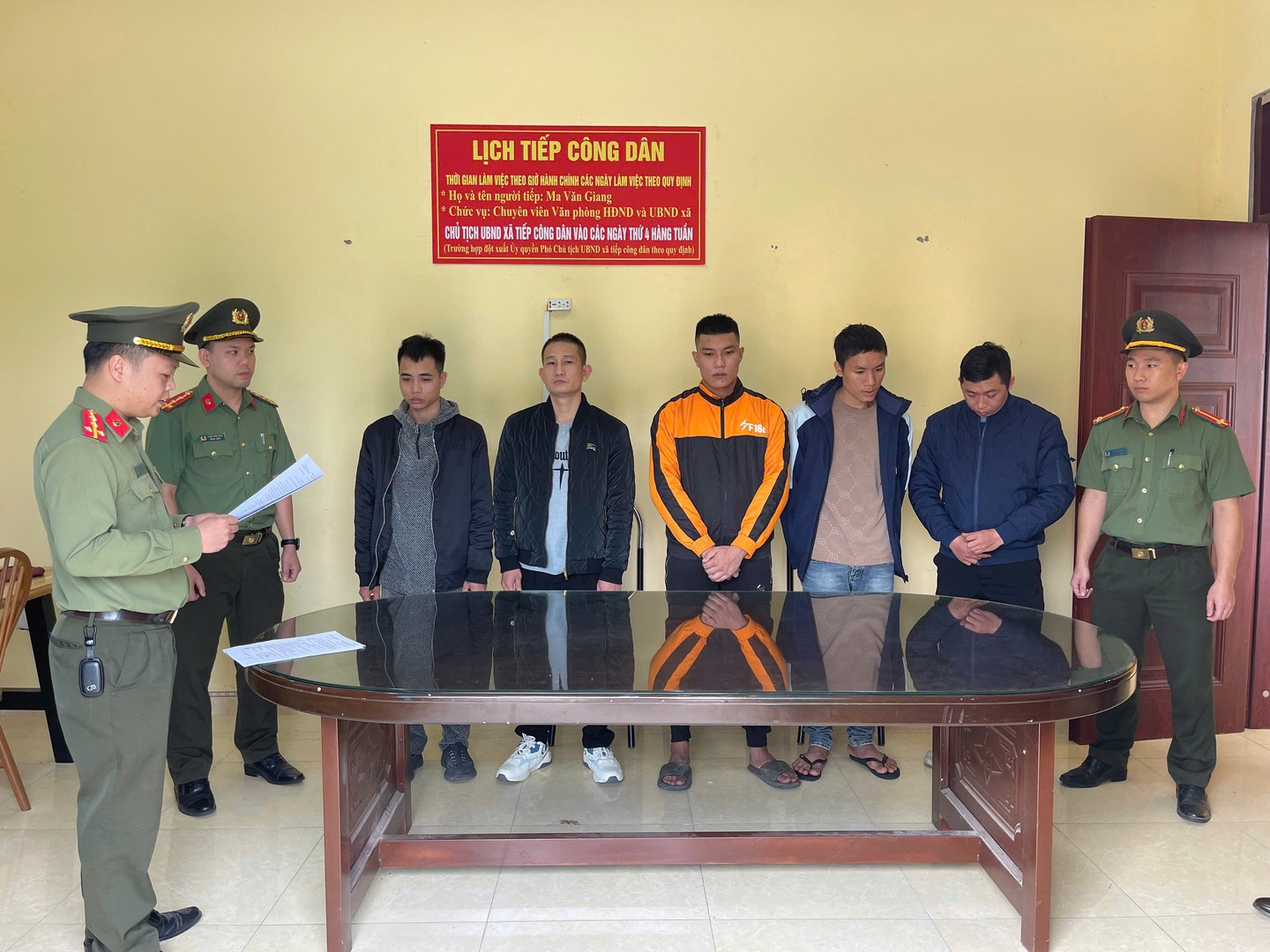 Bắt tạm giam 5 đối tượng truyền bá văn hóa phẩm đồi trụy