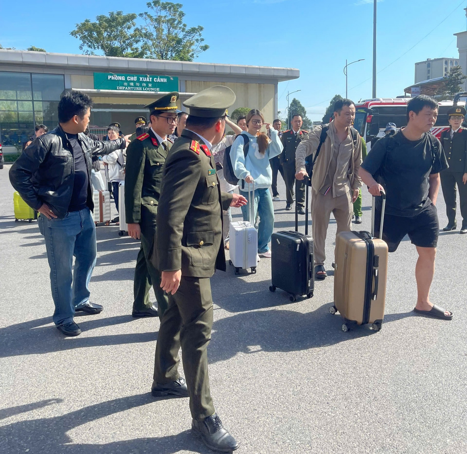 Trục xuất 44 công dân nước ngoài vi phạm pháp luật Việt Nam