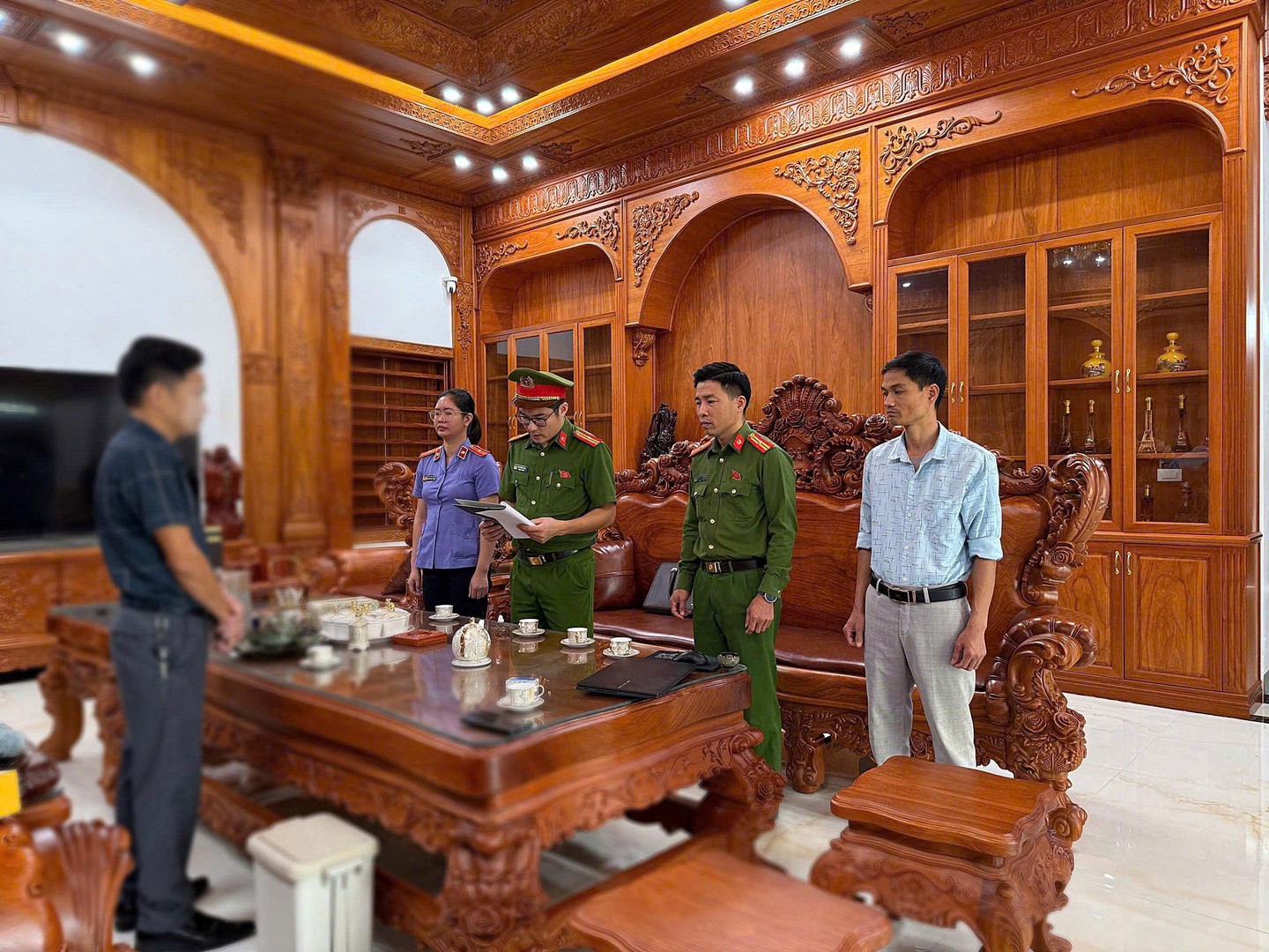 Bán hàng online doanh thu hơn 50 tỉ đồng, nhưng khai hơn 300 triệu đồng để trốn thuế