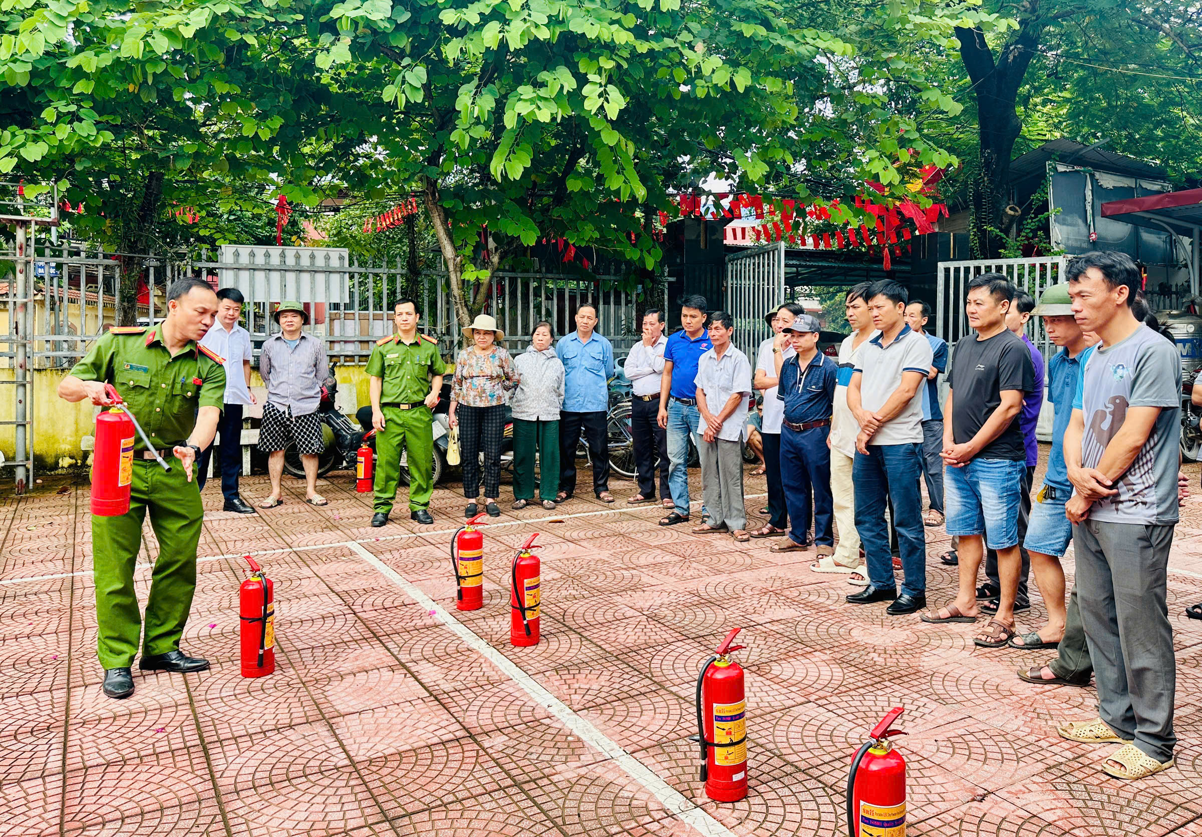Nâng cao kỹ năng phòng cháy, chữa cháy và cứu nạn, cứu hộ tại Quốc Oai