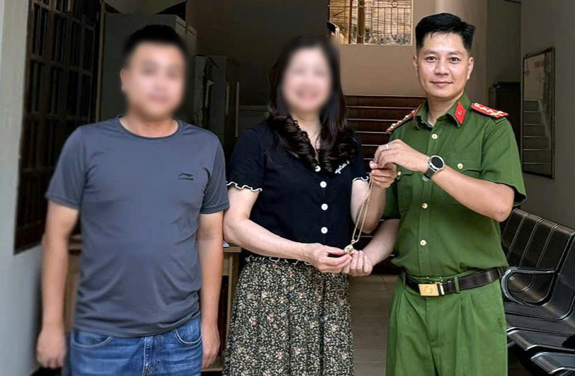 Công an phường Hà Đông giúp người dân tìm lại 1 lượng vàng đánh rơi