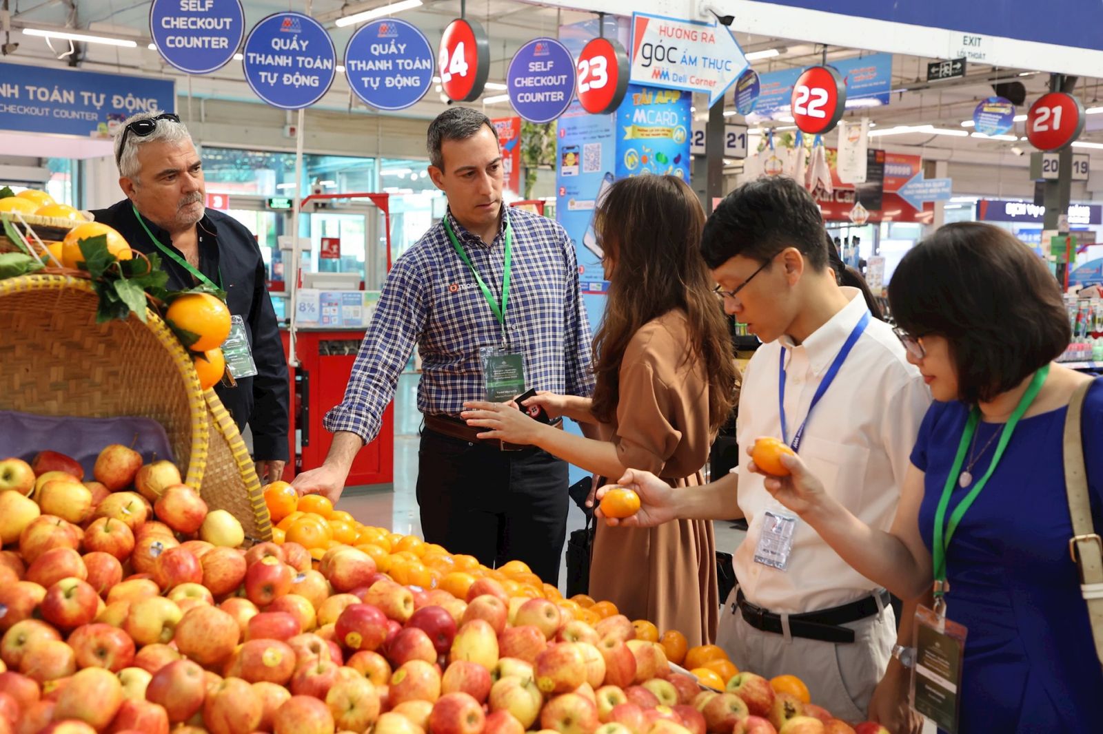 Kinh tế Việt Nam vững vàng “vượt cơn gió ngược”