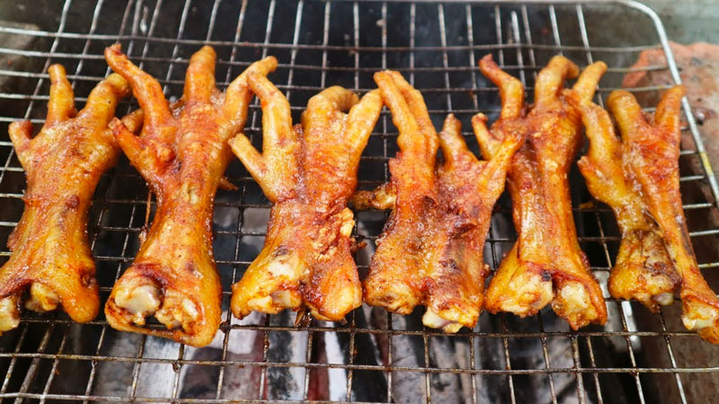 Chân gà - từ “dược thiện” đến món ăn đường phố