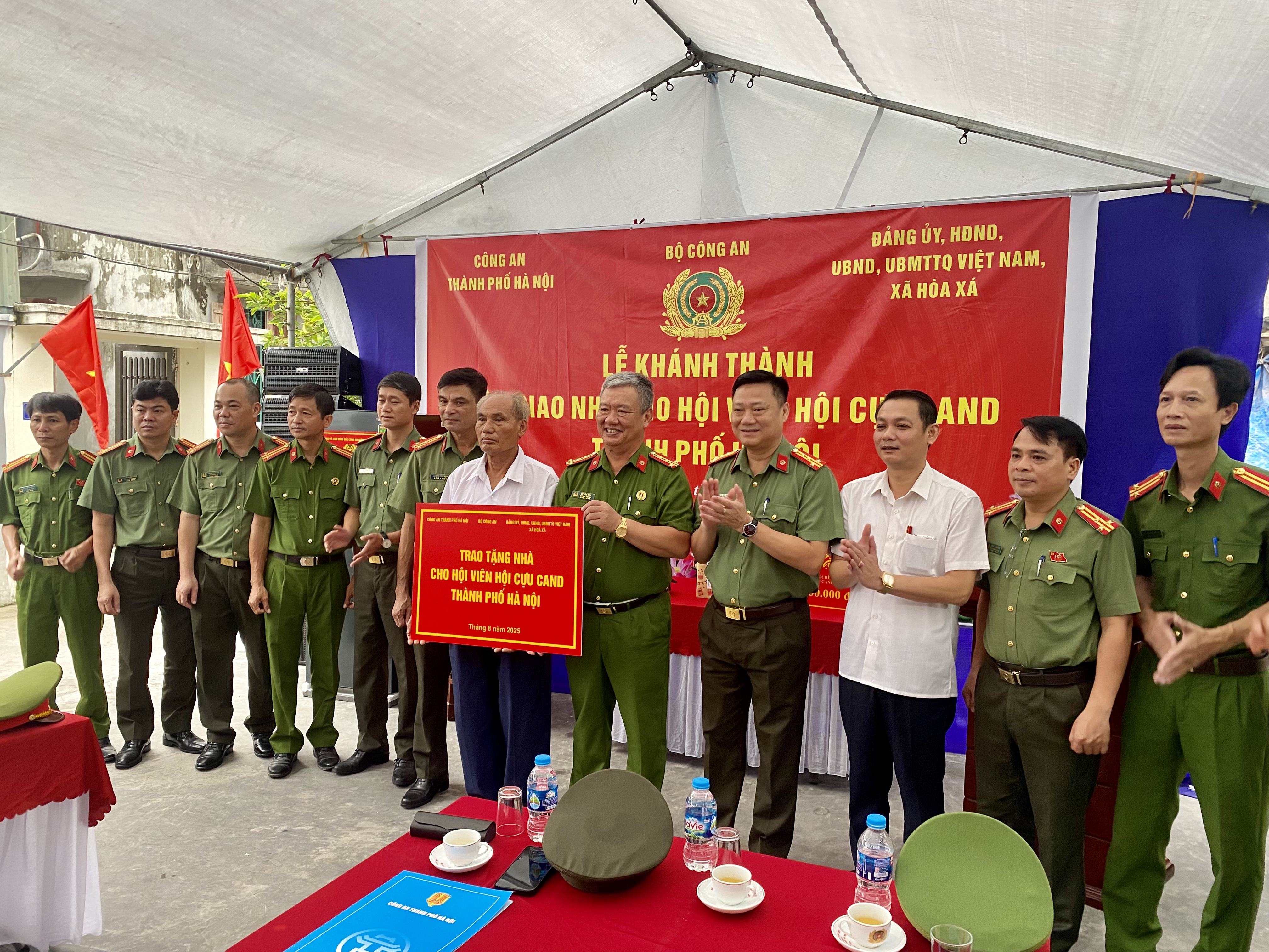 Trao tặng mái ấm nghĩa tình đồng đội tới cựu cán bộ Công an có hoàn cảnh khó khăn