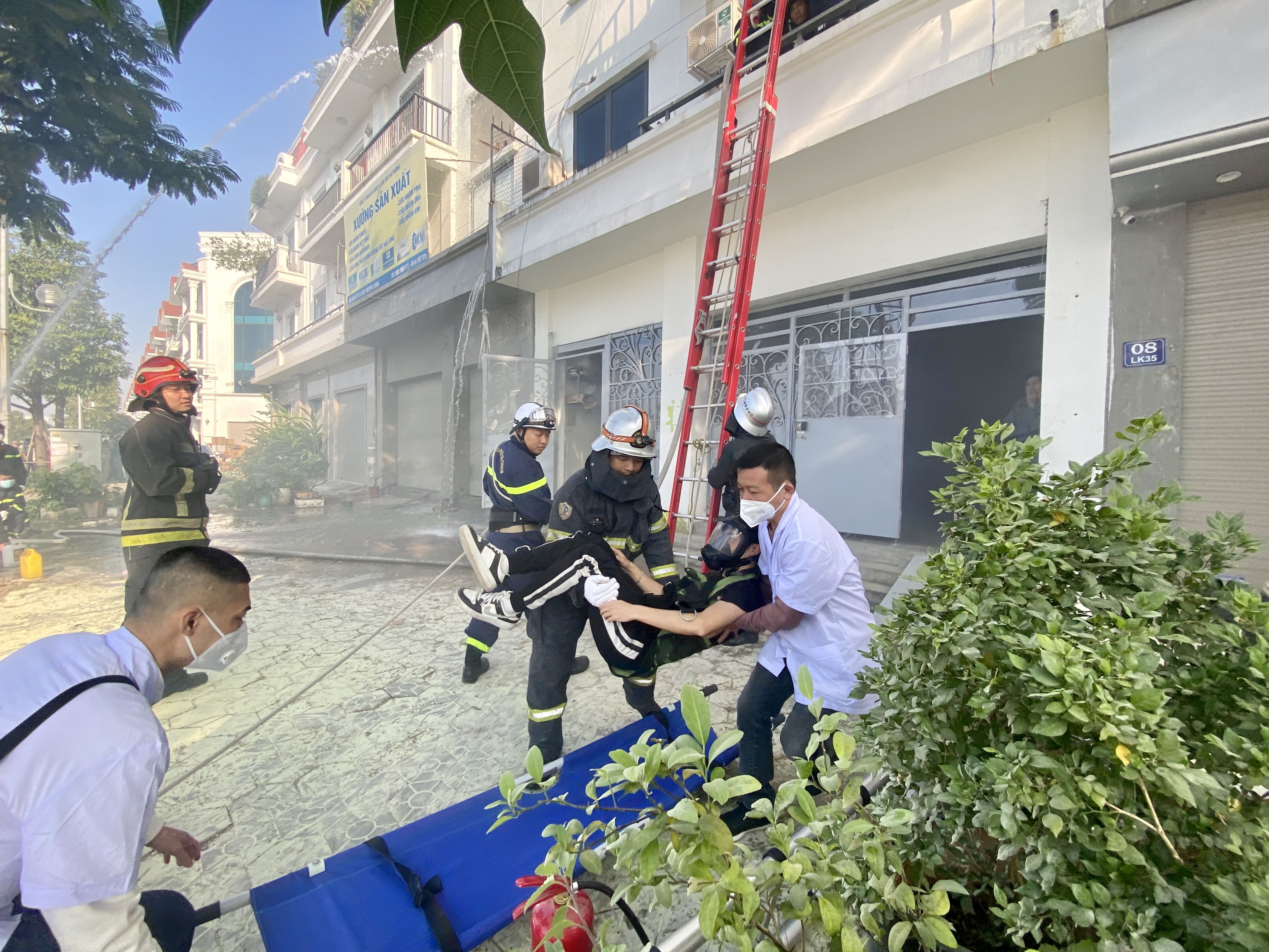 Thực tập phương án chữa cháy, cứu nạn tại Khu đô thị Phú Lương