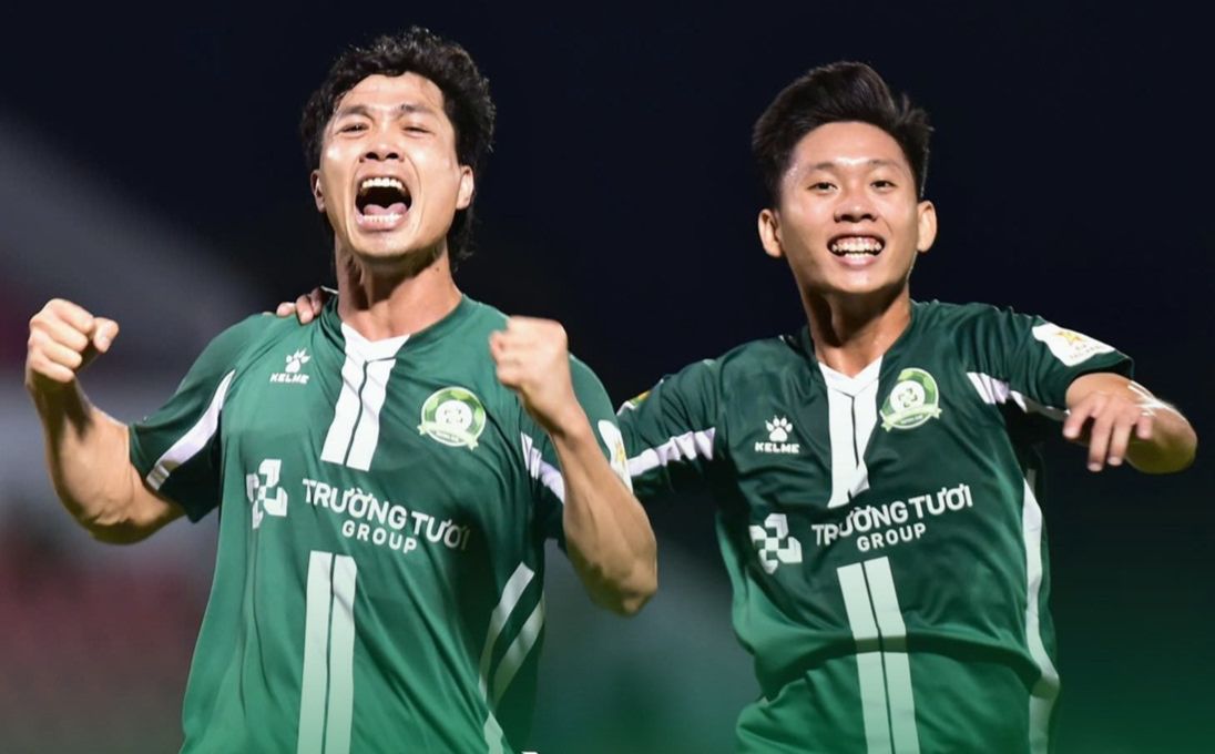 Công Phượng lập cú đúp giúp đội nhà tiến gần V-League