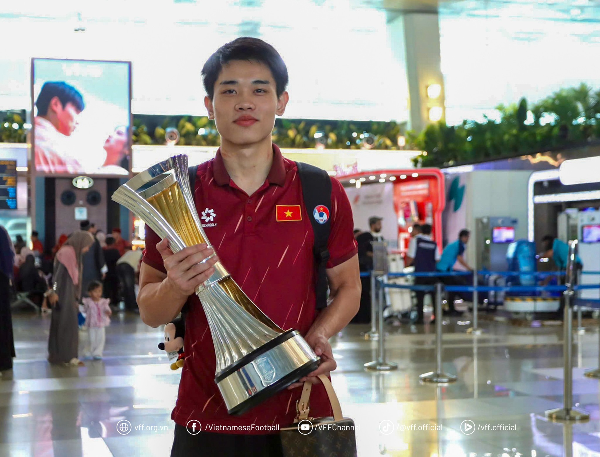 Đêm nay, U23 Việt Nam mang cúp vô địch về tới Hà Nội