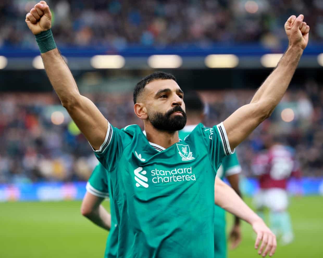Cựu cầu thủ MU giúp Liverpool thắng nhọc phút bù giờ