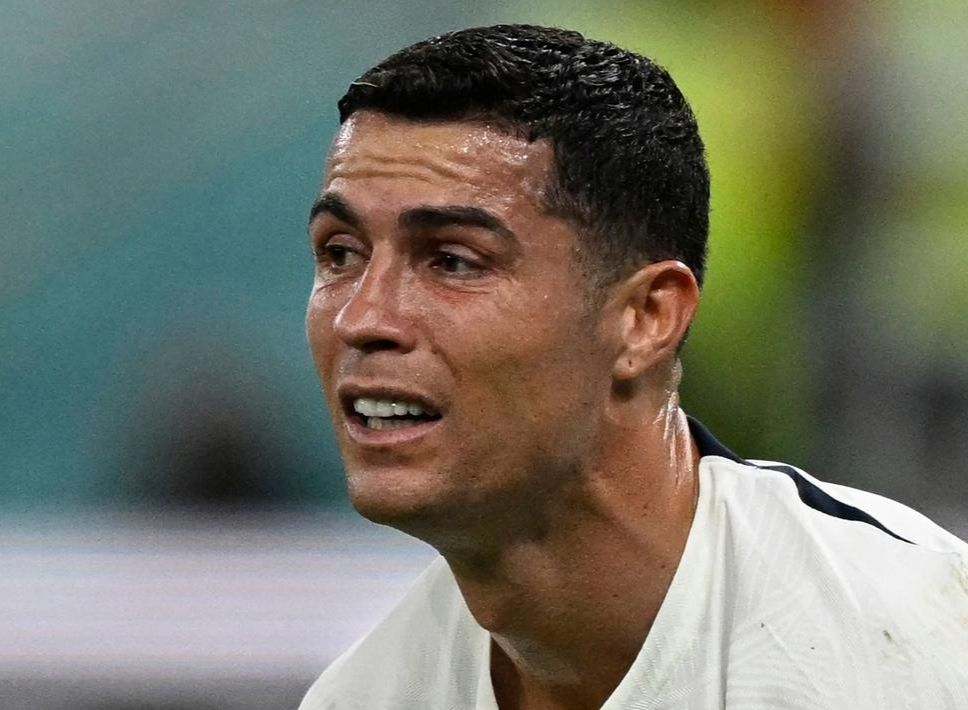 Ronaldo bị gạt khỏi top 5 tiền đạo hay nhất thế giới 30 năm qua