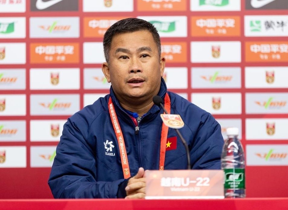 'Cảnh tay phải' của HLV Kim Sang-sik bất ngờ trở thành Chủ tịch đội bóng hạng Nhất