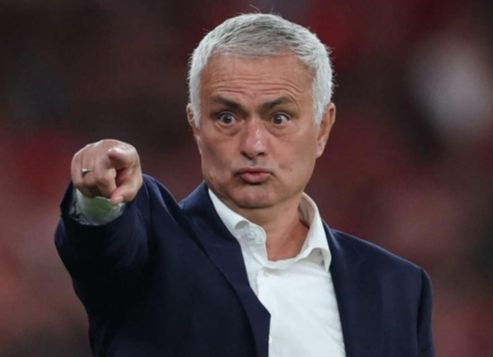 HLV Mourinho nếm quả đắng đầu tiên ở Benfica