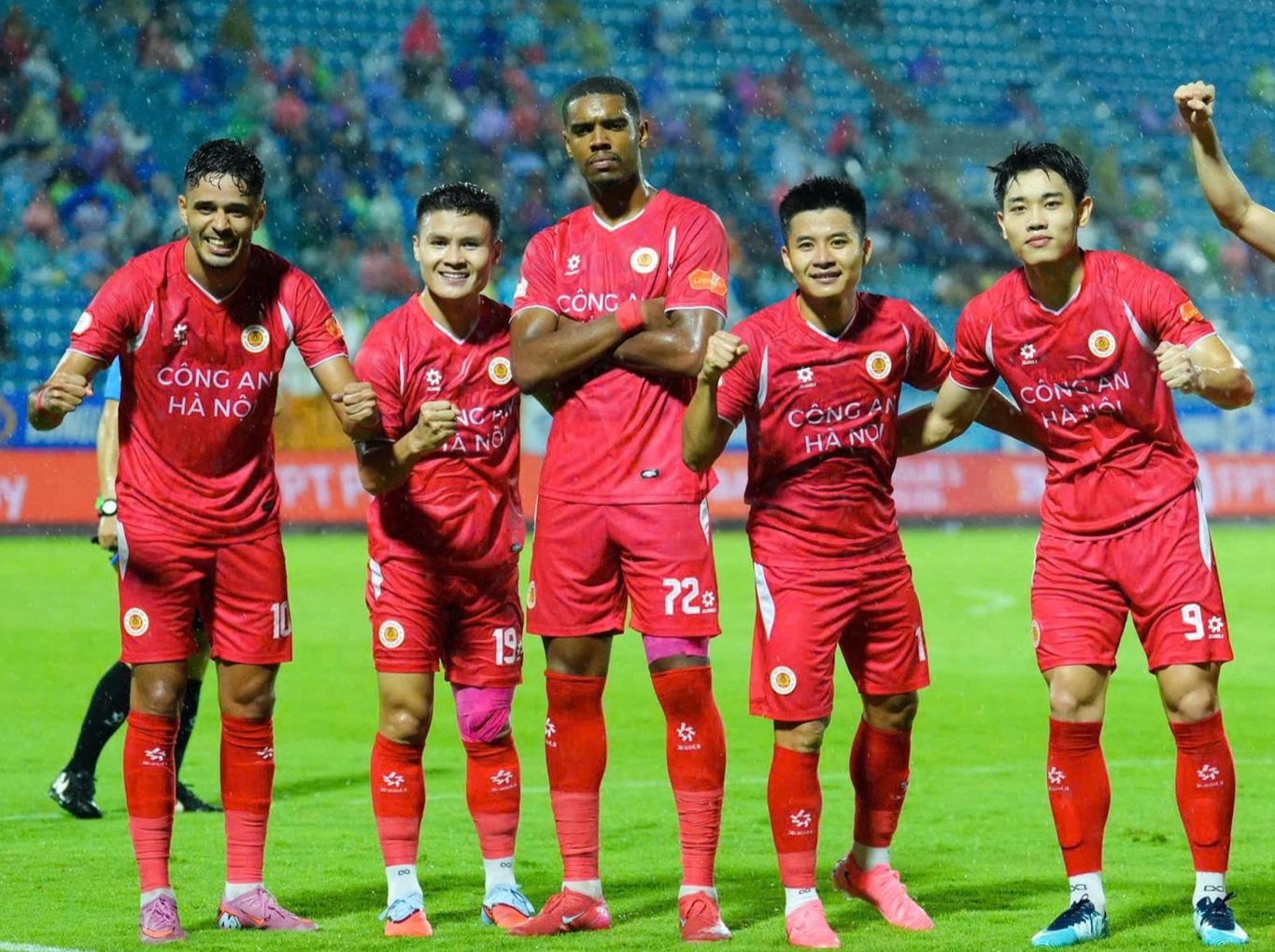 Đánh bại ĐKVĐ Nam Định, Công an Hà Nội FC lên nhì bảng
