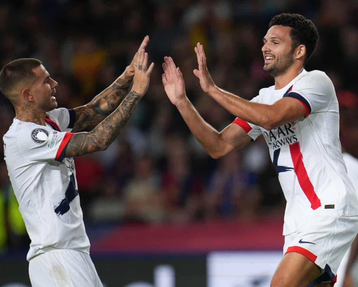 Vắng Quả bóng vàng, PSG vẫn ngược dòng hạ Barca