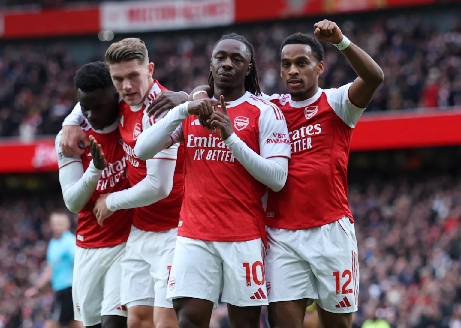 Arsenal tái lập kỷ lục phòng ngự khó tin của MU
