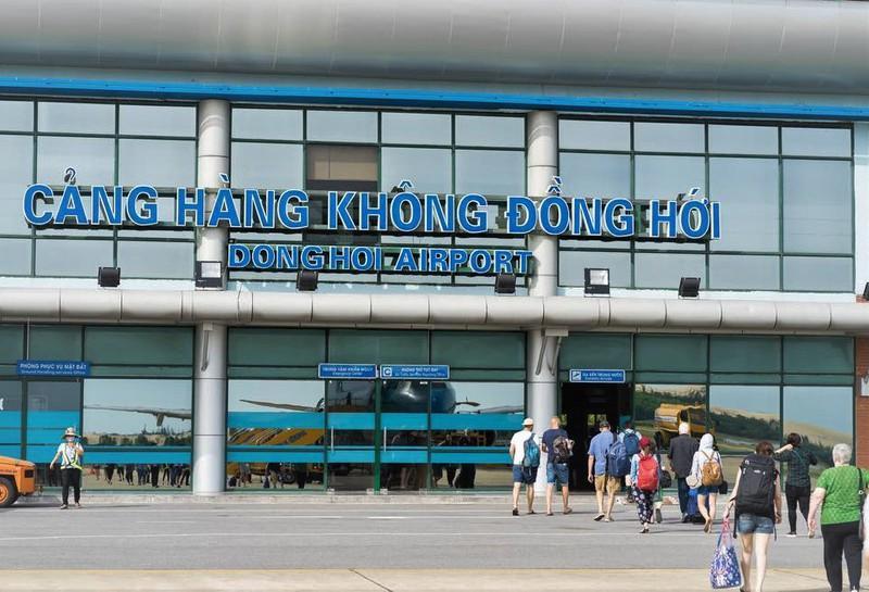 Đóng cửa sân bay, hàng chục chuyến bay phải hủy do bão số 5