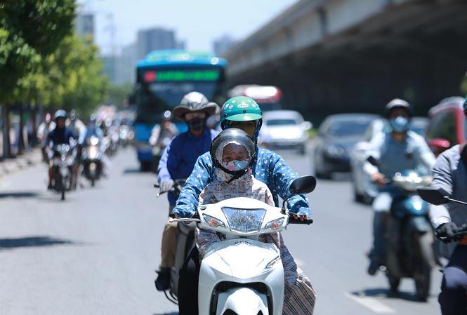 Bắc bộ oi nóng đỉnh điểm đến 38 độ C trước khi đón bão tràn vào Biển Đông