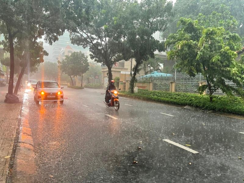 Mưa giông rải rác liên tiếp ở Bắc bộ