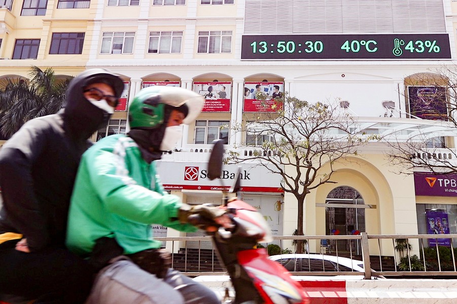 Thời tiết hôm nay: Bắc bộ nắng đỉnh điểm 40 độ C, chiều tối có mưa giông hạ nhiệt