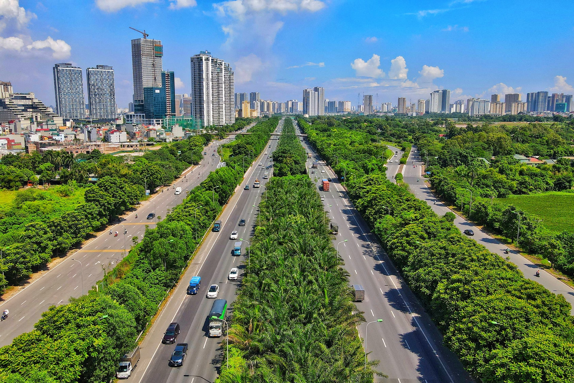 Cấm phương tiện lưu thông trên đoạn đường gom trái Đại lộ Thăng Long