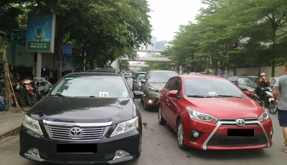 Phương tiện ùn ùn xếp hàng đi đăng kiểm, nguyên do vì đâu?