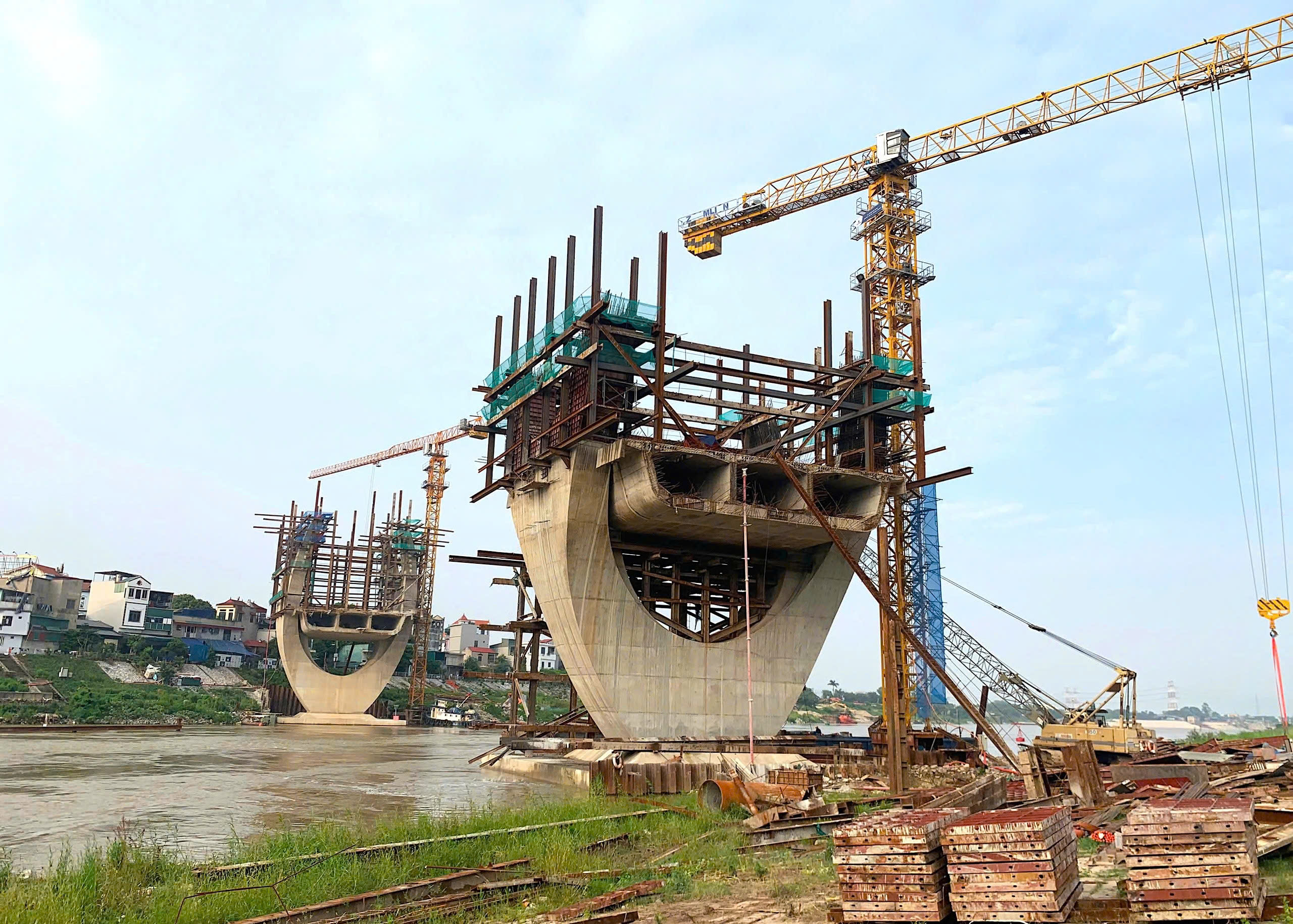 Dự án xây dựng cầu Đuống mới chậm trễ do không có mặt bằng