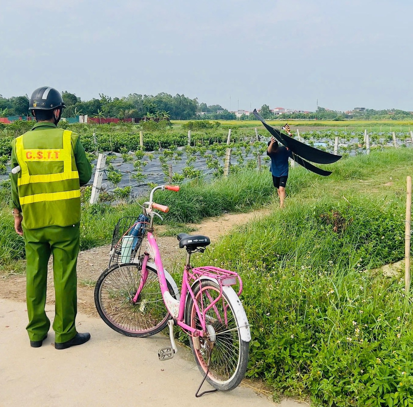 Máy bay sắp hạ cánh chợt phát hiện 3 chiếc diều gần đường băng