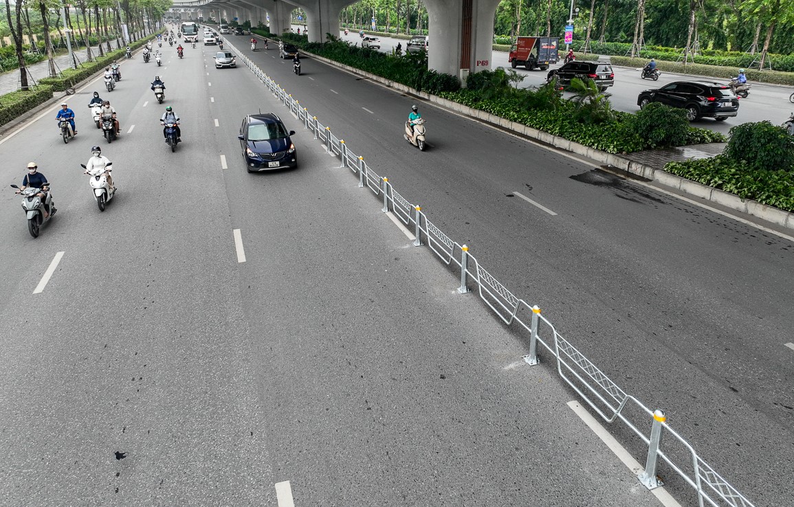 Hà Nội chuẩn bị phân làn ô tô, xe máy trên đường Phạm Văn Đồng và Võ Chí Công