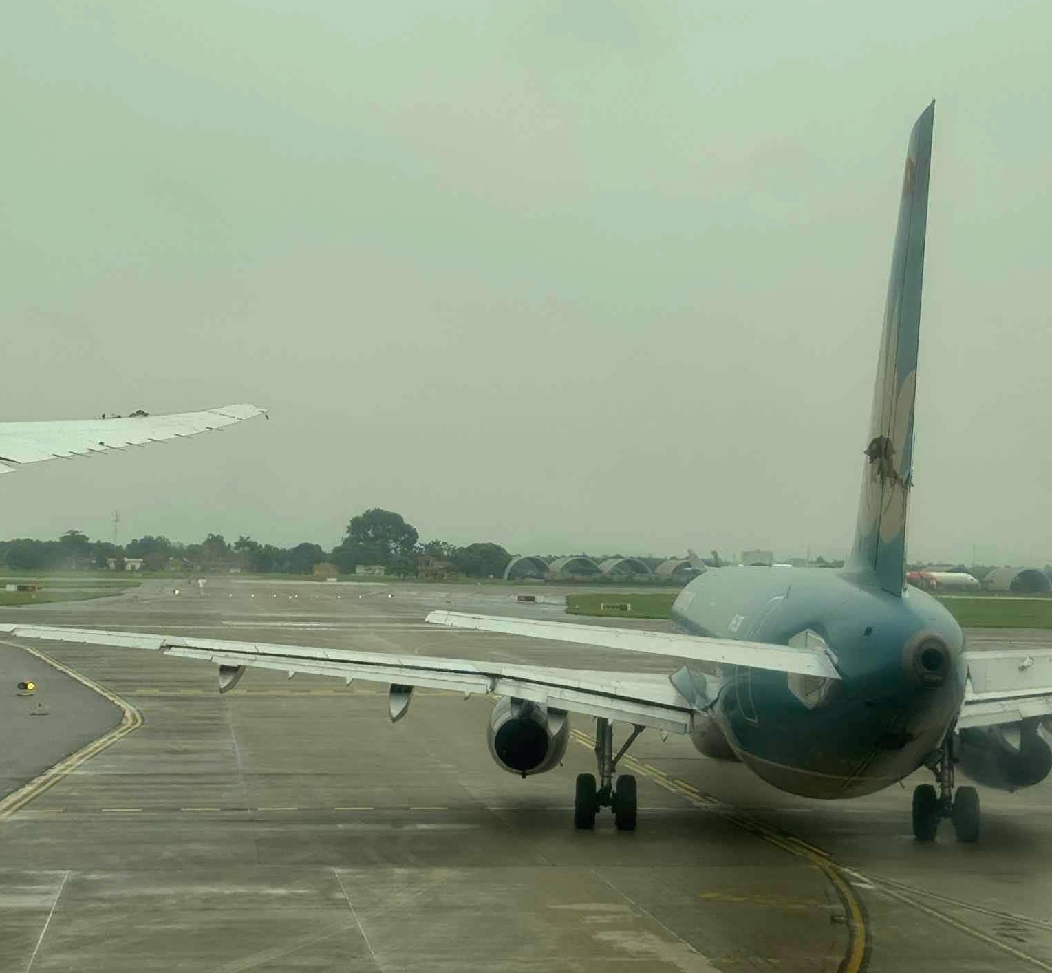 Hé lộ nguyên nhân khiến hai máy bay của Vietnam Airlines va chạm làm rách cánh Boeing 787