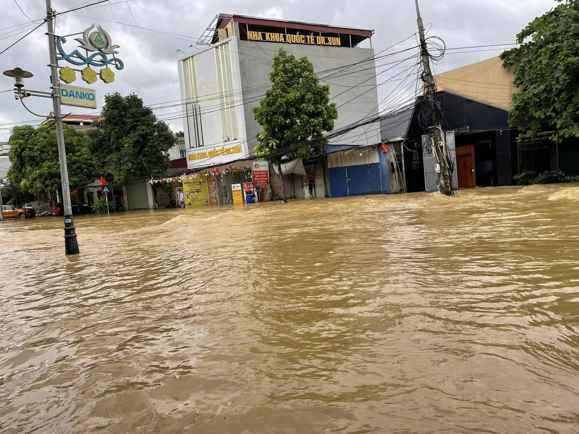 Nguyên nhân gây mưa ngập diện rộng ở Bắc bộ?