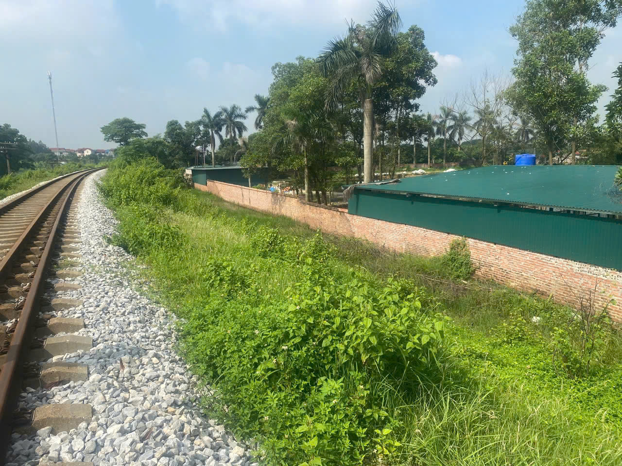 Đề nghị xử lý Công ty công nghệ Bình Minh xây dựng công trình trái phép trong hành lang đường sắt