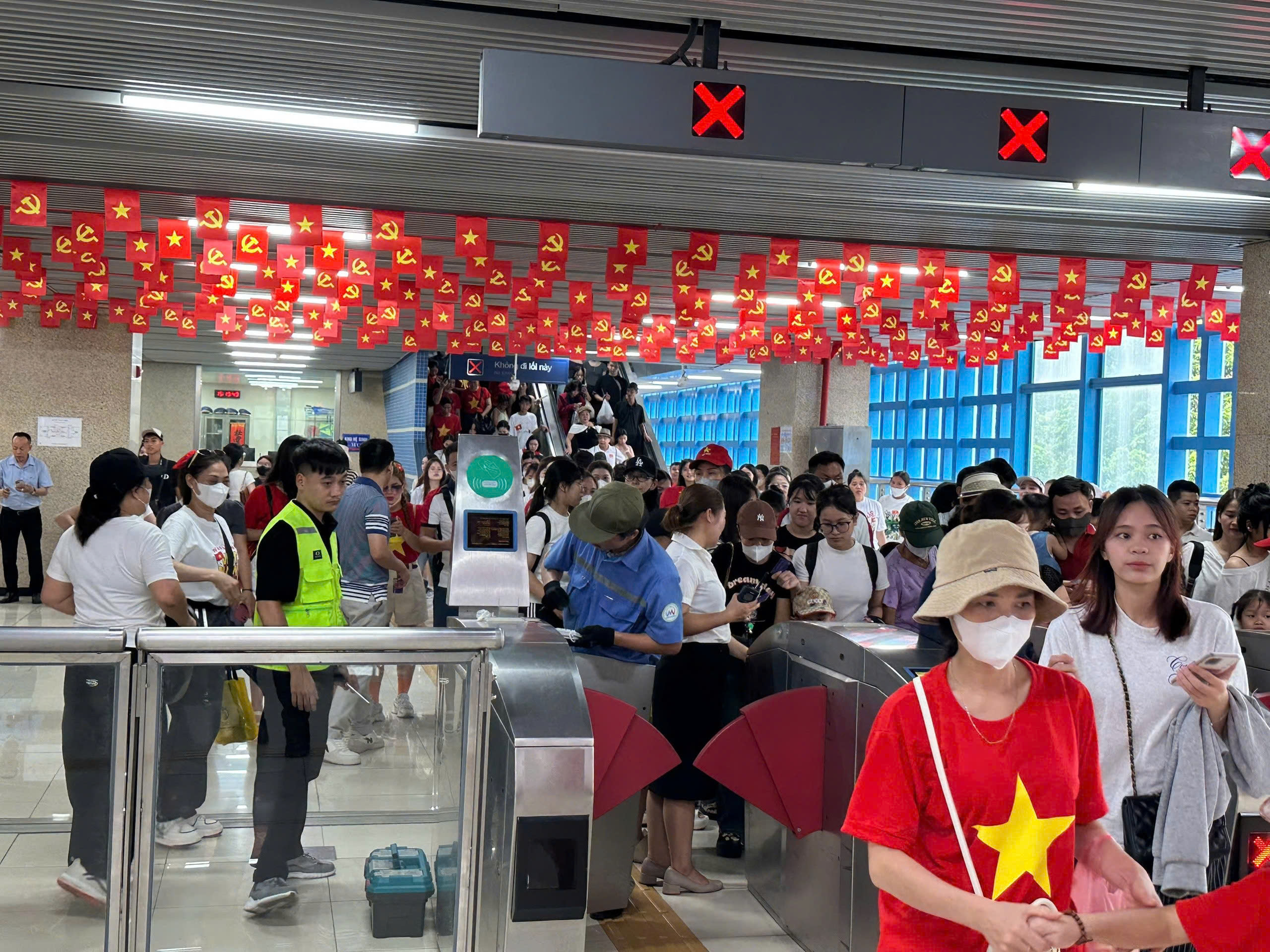 Kéo dài thời gian chạy metro phục vụ người dân xem hợp luyện và diễu binh