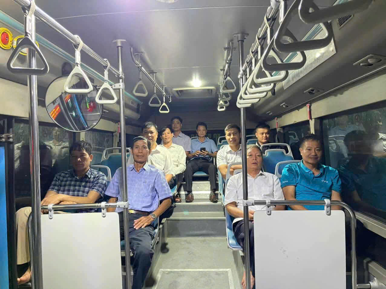 Mở tuyến buýt 20ATC kết nối xã đảo Minh Châu với trung tâm Hà Nội