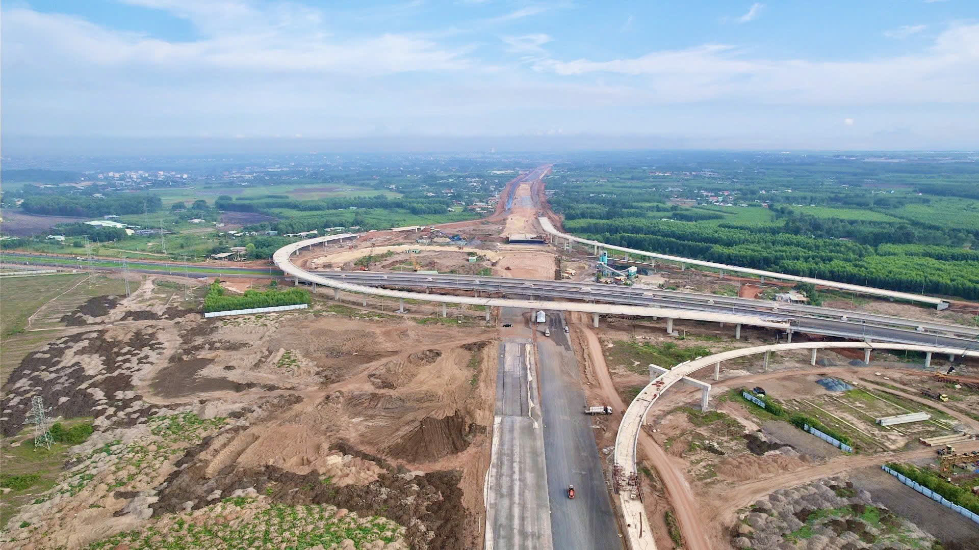 Bộ Xây dựng “điểm tên” loạt nhà thầu chậm tiến độ tại cao tốc Biên Hoà- Vũng Tàu