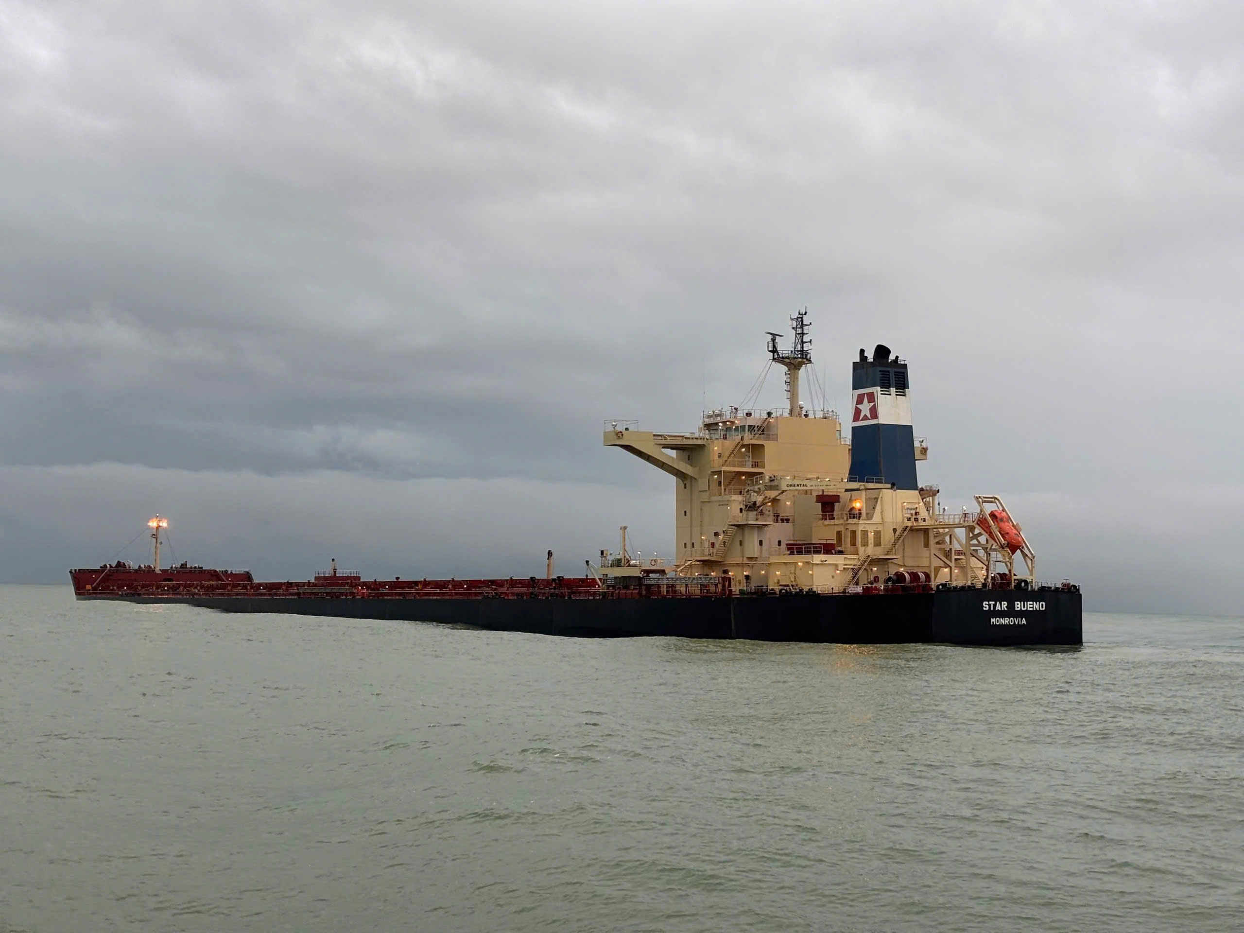 Bàn phương án cứu hộ khẩn cấp tàu Star Bueno chở gần 175.000 tấn quặng sắt có nguy cơ chìm